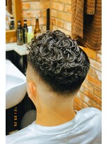ヒロギンザバーバーショップ 丸の内店(HIRO GINZA BARBER SHOP)&nbsp;フェードカット×サイドパート×パーマ
