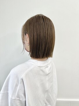 ネオリーブ クーロ(Neolive curro) 横浜♪白髪ぼかしハイライト×切りっぱなしボブ