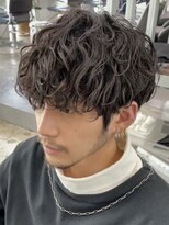 波巻きパーマメンズマッシュセンターパートツイストパーマウルフ
