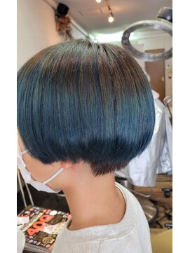 ルナティー(Lunaty) ネイビーブルー　ダブルカラー　ショートボブ