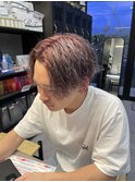 ホワイトピンクダブルカラーメンズハイトーンセンターパート
