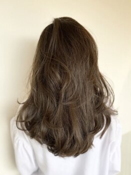 ウィズ ヘア デザイン(wis hair design)の写真/艶感と透明感で白髪をカバーしながら理想の色味を叶えます♪