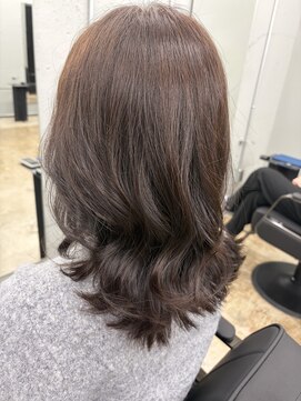 エイン(.EiN) ダークシルバーベージュ&くびれセミディ