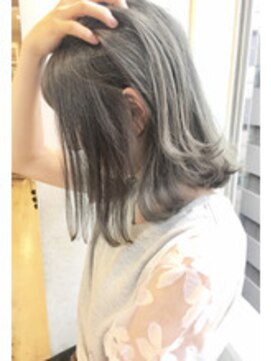 ランプ ヘアー(lamp hair) 【lamp】グレージュ、切りっぱなし前下がりロブ