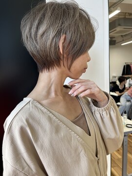 髪質改善と縮毛矯正の専門店 サンティエ(scintiller) 大人綺麗な小顔襟足スッキリショートボブ 30代40代50