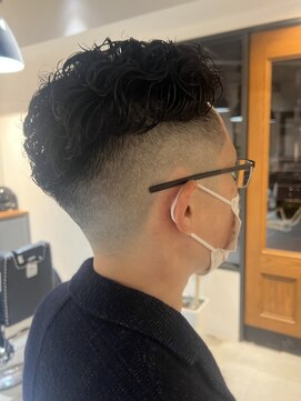フリーク バーバーショップ 都島店(FREAK BARBER SHOP) フェードリバースパーマ