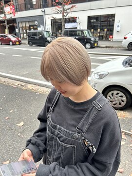 チャプター 問屋町(chapter) ホワイトミルクティーベージュケアブリーチミニボブ前下がりボブ