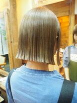 タピ ヴォラン(Tapis Volant)&nbsp;20代・30代_切りっぱなし外はねボブ