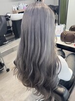 パヌポン(PANUPON)&nbsp;グレージュハイライトバレイヤージュダブルカラーケアブリーチ