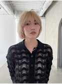 ハイトーンショートボブ顔まわりレイヤー