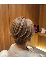 ラメールアヴェダ イオンモール秋田店(Lamelu AVEDA)&nbsp;立体感際立つ大人のハイライトショート