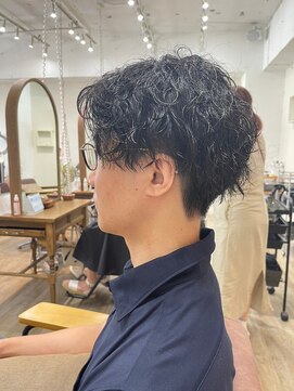 ネウィ グランデ 横浜(newi grande) センターパート/ツイストスパイラル/メンズカット/無造作