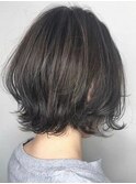 大人可愛い小顔ひし形ショートボブ ウルフレイヤー アッシュ