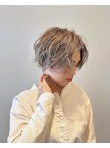 透明感ベージュのウェーブショート