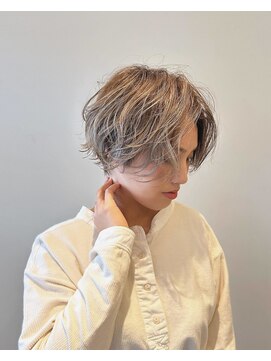 サードプレイス(3rd PLACE) 透明感ベージュのウェーブショート