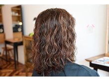 ステム(stem)の雰囲気（朝起きて濡らしてムースつければOKな簡単素敵なヘア作ってます。）