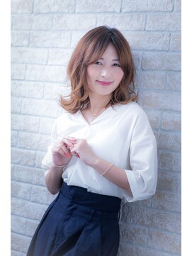 エルデ ナインズ ヘアー スタンド 川口店(elde 9's HAIR STAND) グレージュひし形シルエットの大人かわいい切りっぱなしボブ