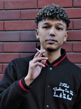 ガズル ハラジュク(GUZZLE HARAJUKU) ストリートハード無造作パーマフェードカットスタイル