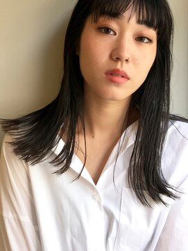 ヌース(NOUS) 【NOUS】透き通ったオリーブ色とショートバングで魅力あるヘアに