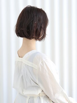 アーロン(aaron) ちょっとラフに仕上げたボブ。