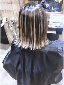 メリー(merry craftsman's factory) バレイヤージュ、ハイライトカラー、ローライト、かき上げヘア