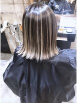 メリー(merry craftsman's factory) バレイヤージュ、ハイライトカラー、ローライト、かき上げヘア