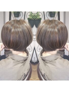 アトリエ アンファン(atelier EnFant) ショートボブハイライトミドルグレージュ