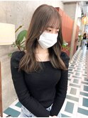 顔まわりとナチュラルベージュ