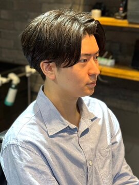 レオザバーバー(LEO the Barber) ビジネス　センターパート　黒髪　モテ髪　メンズショート