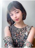 ミディアムウルフひし形シルエットボブホワイトグレージュ