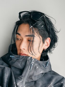 フィフス(fifth) センターパートミディアムウルフ縦落ちルーズパーマfifth原宿
