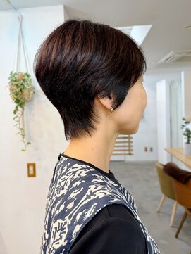 ジーナ 渋谷 表参道(JINA) 大人ショートボブ/ハンサムショート/前髪なし/30代40代50代