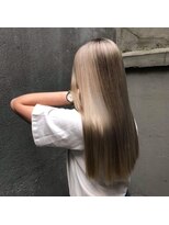 アイリス(IRIS)&nbsp;大人シアーベージュミニウルフボブミディアムレイヤー