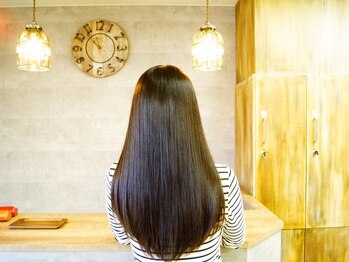 ナチュラルリーフ 仙台駅前店(Natural leaf)の写真/SNSで話題の魔法の縮毛矯正"ケアルーガ"。誰もが憧れるような驚くほどの艶髪へと導きます！