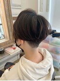 刈り上げで、ハンサムショートボブ