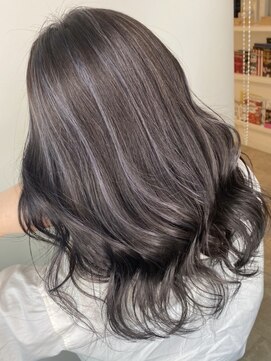 ロンド レア 天神大名店(Lond Le’a) デザインカラー/ハイライト