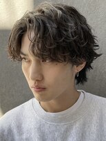 波巻きパーマメンズマッシュセンターパートツイストパーマウルフ