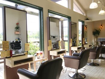 ベルヴェール ヘアー(Belle vert hair)の写真/経験豊富なベテランスタッフなので相談しやすい◎会話が弾みやすく悩みに寄り添ってくれるのが嬉しい♪