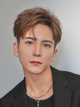 フィフス トウキョウ (fifth TOKYO) 今流行りのフェザーショートスタイル