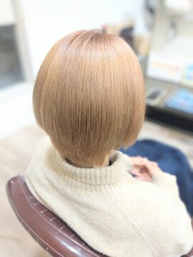 ビーズ ノイ(BEE´Z ＮＥＵ) くびれヘアショートボブハイトーンカラー9.4