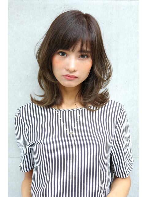 小顔ヘアはくびれスタイルで