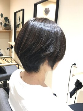 アンディヘア アオキジマ(ANDY HAIR aokijima) 首元のラインを美しく見せるナチュラルショート