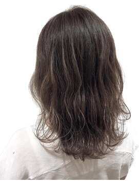 ブレンドバイハピネス(Blend by happiness) ハイライト×くすみベージュカラー