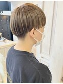 福山市Caary刈り上げマッシュショートお洒落ハイトーンベージュ