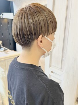 キャアリー(Caary) 福山市Caary刈り上げマッシュショートお洒落ハイトーンベージュ