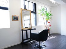 ヘアーアトリエ ネヴェア(hair atelier NEVAEH)の雰囲気（落ち着きと気品ある店内…）