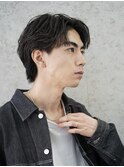 大人の抜け感を演出する、今トレンドのフェザーパーマ