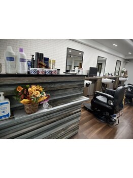 【東大阪/高井田】アットホームな雰囲気で居心地の良さも自慢！/カット＋眉整え＋シャンプー￥4,100