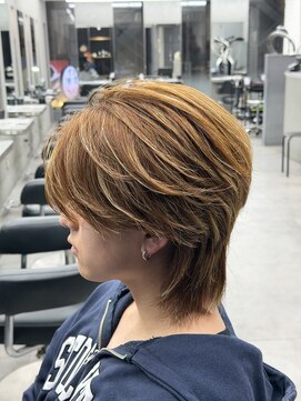 オーバルバイアピッシュ(OVARL by apish) センターパートウルフ毛流れパーマ/カラーハイライトフェザー