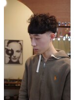 エディ(Edy)&nbsp;マッシュ刈り上げスペインカールメンズパーマ外国人風眉毛カット